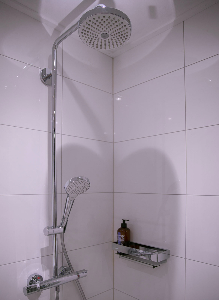 tegeloutlet-showroom-enmon-niveo-blanco-grohe-douche-grohtherm3000