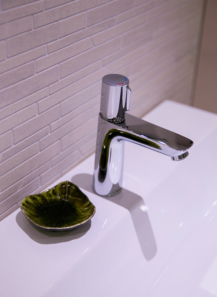 tegeloutlet-showroom-keraben-groove-snow-concept-art-40x120-novabell-eiche-timber-20x120-hansgrohe-talis-select-wastafelkraan-1
